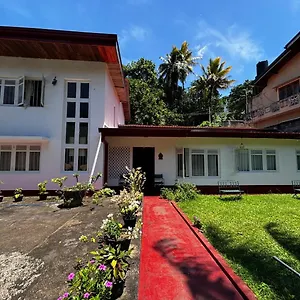 No 06 Veediya Bandara Lane Bahirawakanda Casa rural
